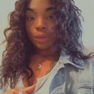 Meet your Posher, Ebony